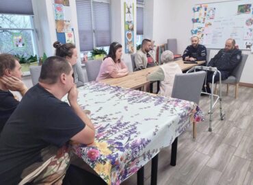 Rozmowy grupowe i indywidualne z Panią psycholog i policjantami